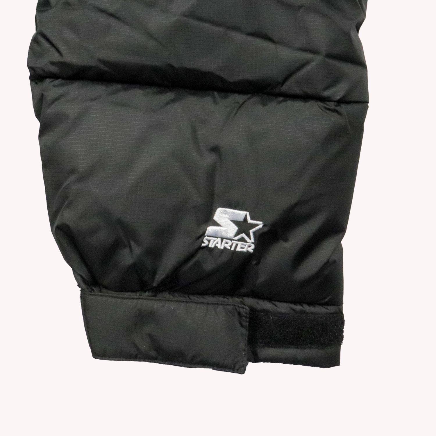 Starter Black Label Down Winter Jackets.
Jacket Sleeve Camera close view with the Starter iconic white Logo. 